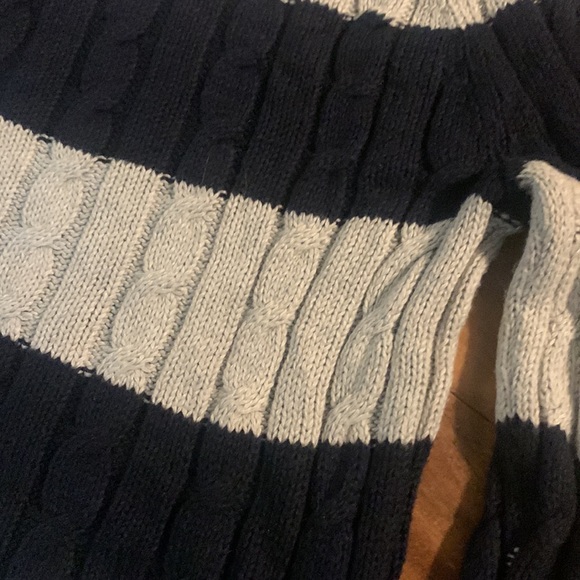 Forever 21 v neck sweater - Picture 4 of 5